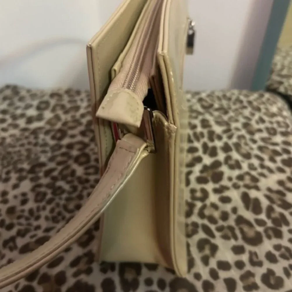 Alicia Paris Cream shoulder bag